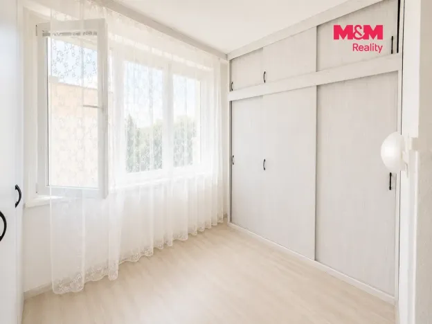 Prodej bytu 2+1, Karlovy Vary - Doubí, Jahodová, 65 m2