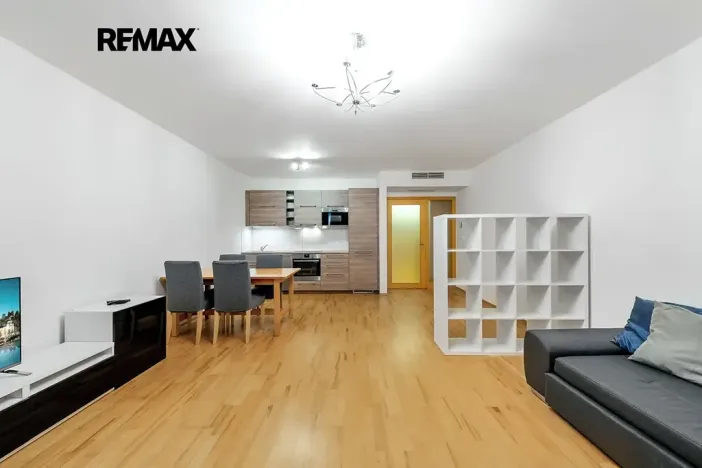 Pronájem bytu 1+kk, Praha - Žižkov, Ke kapslovně, 53 m2