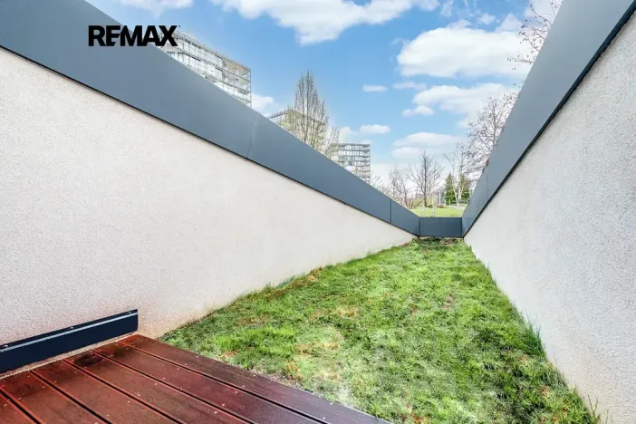 Pronájem bytu 1+kk, Praha - Žižkov, Ke kapslovně, 53 m2