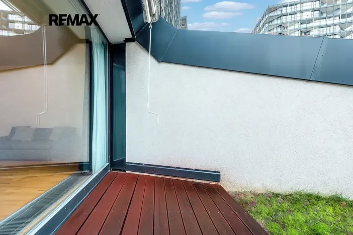 Pronájem bytu 1+kk, Praha - Žižkov, Ke kapslovně, 53 m2