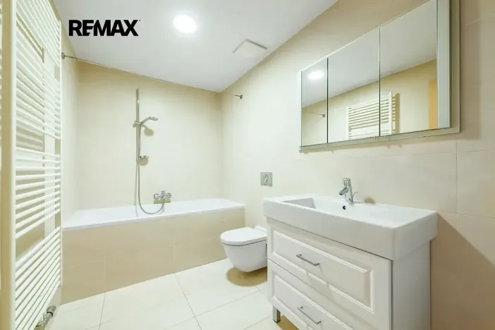 Pronájem bytu 1+kk, Praha - Žižkov, Ke kapslovně, 53 m2
