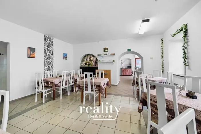 Pronájem obchodního prostoru, Znojmo, Horní náměstí, 115 m2