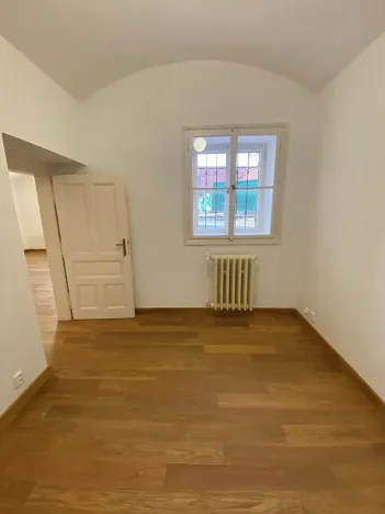 Pronájem kanceláře, Praha - Libeň, Zvonařovská, 56 m2