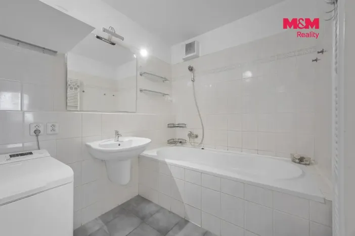 Pronájem bytu 2+kk, Pardubice - Zelené Předměstí, nábřeží Závodu míru, 58 m2