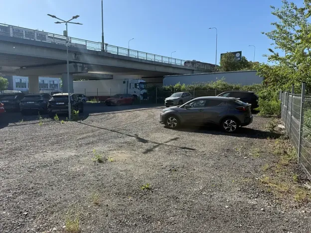 Pronájem komerčního pozemku, Praha, Radiová, 200 m2