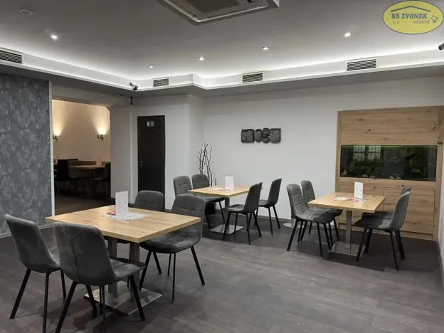 Prodej obchodního prostoru, Kroměříž, Velké náměstí, 143 m2