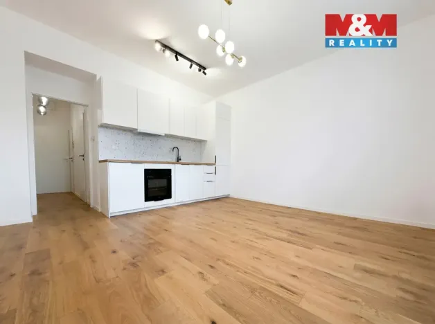 Pronájem bytu 1+kk, Praha - Vršovice, Petrohradská, 30 m2