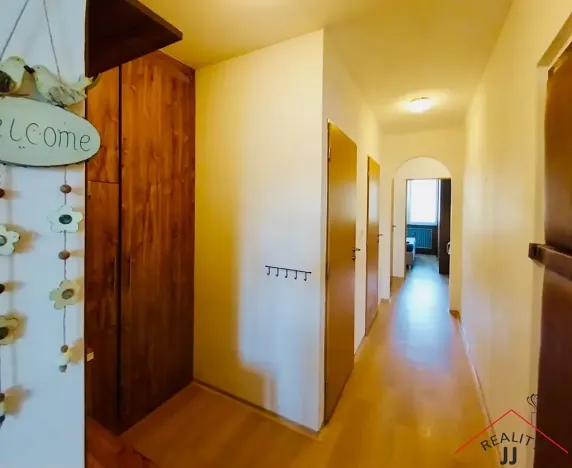 Prodej bytu 3+1, Praha - Řepy, Nevanova, 70 m2