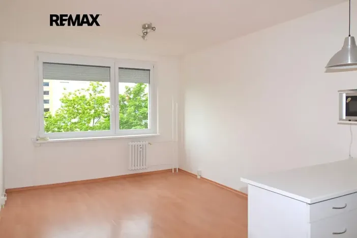 Pronájem bytu 1+kk, Praha - Modřany, Semická, 29 m2