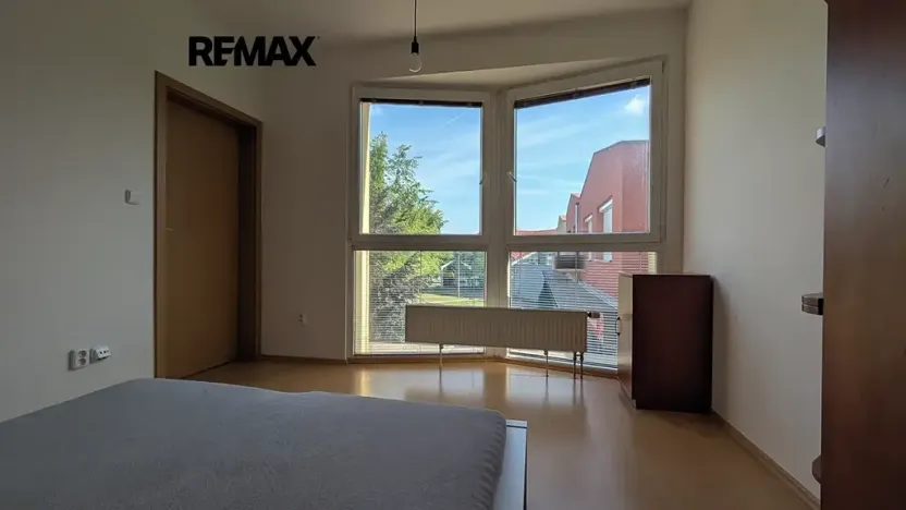 Pronájem bytu 2+kk, Praha - Újezd nad Lesy, Račiněveská, 51 m2
