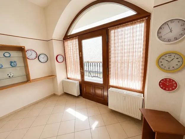 Pronájem obchodního prostoru, Chrudim, Resselovo náměstí, 16 m2