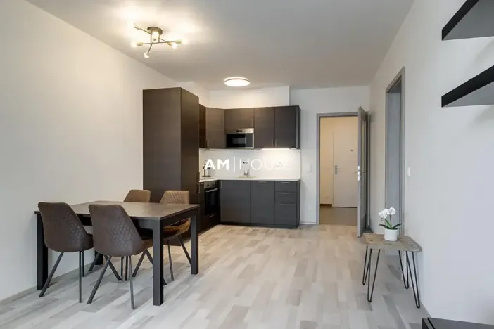 Pronájem bytu 2+kk, Praha - Strašnice, Zvěřinova, 57 m2