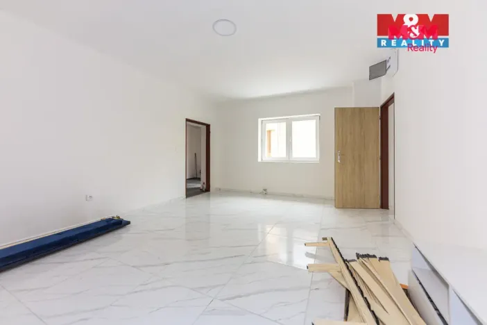 Pronájem bytu 2+kk, Velim, třída Krále Jiřího, 40 m2
