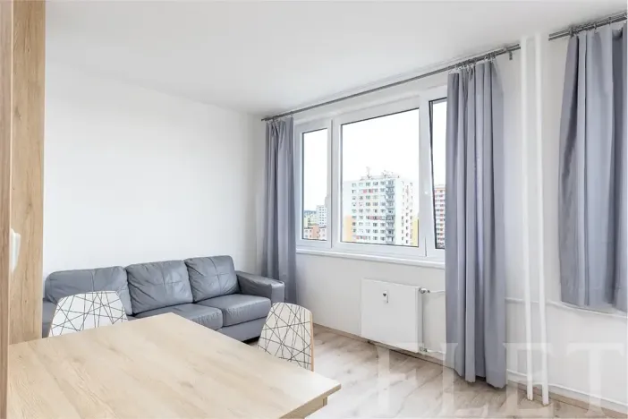 Pronájem bytu 1+kk, Praha - Záběhlice, Topolová, 31 m2