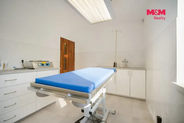 Prodej obchodního prostoru, Lázně Bohdaneč, Škroupova, 107 m2