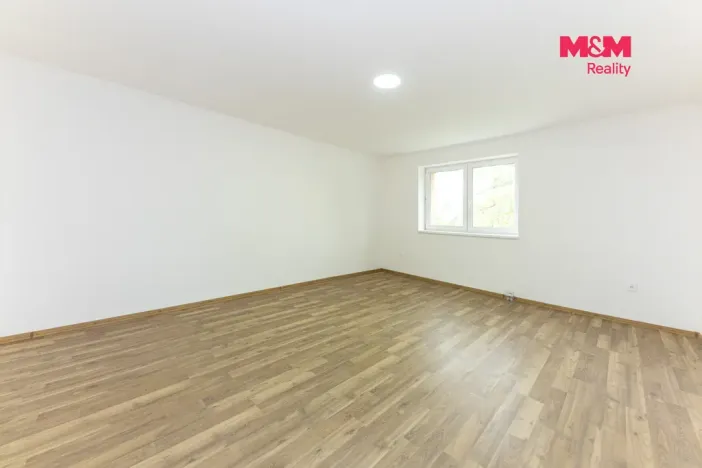 Pronájem bytu 2+kk, Velim, třída Krále Jiřího, 37 m2