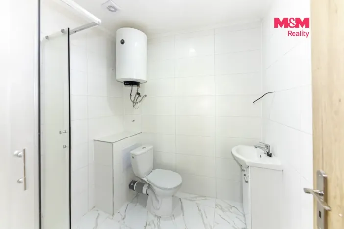 Pronájem bytu 2+kk, Velim, třída Krále Jiřího, 38 m2