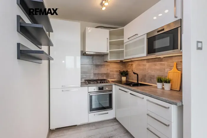 Prodej bytu 2+kk, Praha - Kobylisy, Třebenická, 41 m2