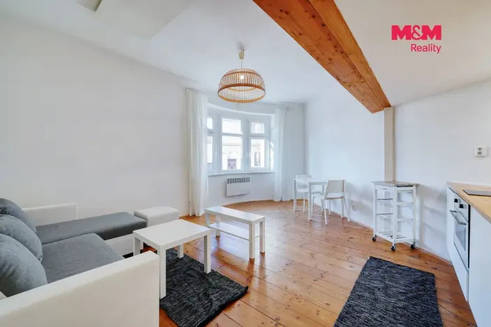 Prodej bytu 1+kk, Plzeň - Doubravka, Habrmannovo náměstí, 30 m2