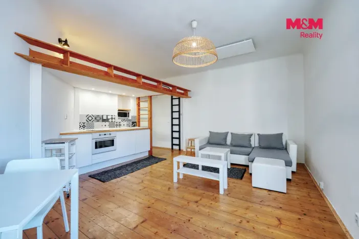 Prodej bytu 1+kk, Plzeň - Doubravka, Habrmannovo náměstí, 30 m2