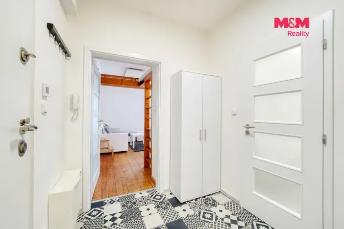 Prodej bytu 1+kk, Plzeň - Doubravka, Habrmannovo náměstí, 30 m2