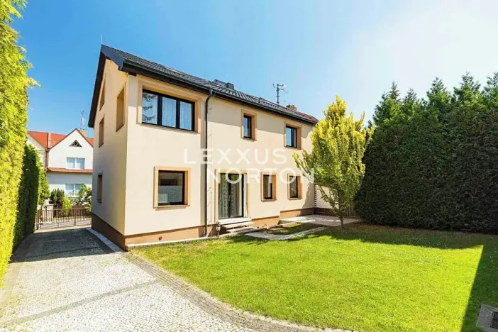 Pronájem rodinného domu, Praha - Řepy, Doubravínova, 480 m2