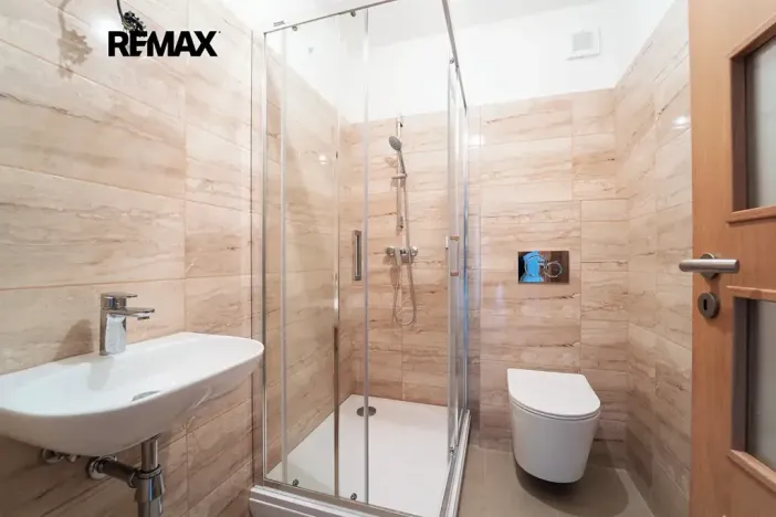 Prodej rodinného domu, Všechlapy, 180 m2