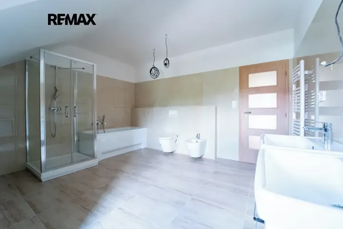 Prodej rodinného domu, Všechlapy, 180 m2