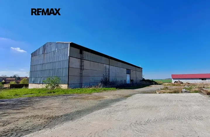 Pronájem skladu, Dolní Chvatliny, 3690 m2