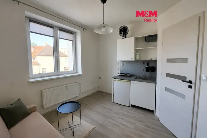 Pronájem bytu 1+kk, Praha - Prosek, Prosecká, 13 m2