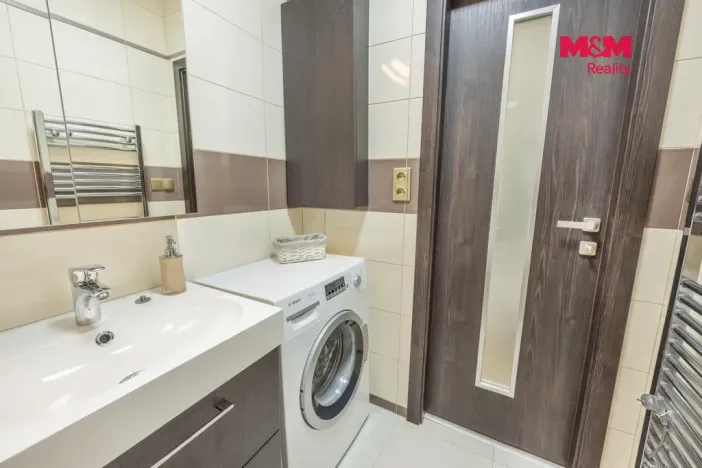 Prodej bytu 2+kk, Praha - Kobylisy, Rajmonova, 44 m2
