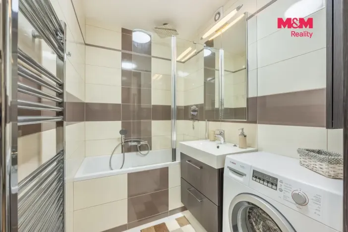 Prodej bytu 2+kk, Praha - Kobylisy, Rajmonova, 44 m2