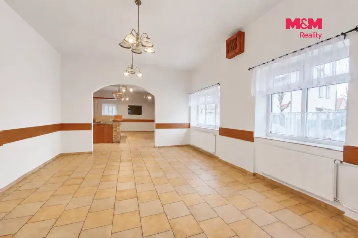 Pronájem obchodního prostoru, Plzeň - Lobzy, Petřínská, 88 m2