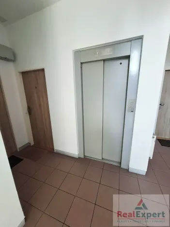 Pronájem bytu 1+kk, Praha - Žižkov, Jeseniova, 25 m2