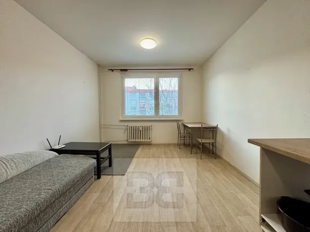 Pronájem bytu 1+1, Zlín, U Trojáku, 36 m2