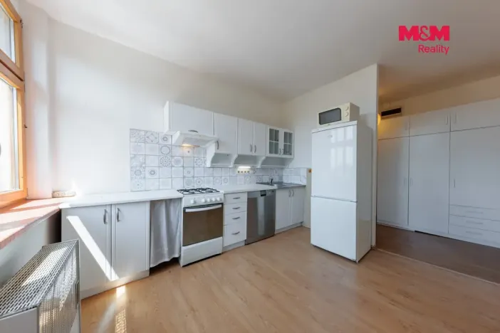 Prodej bytu 1+1, Karlovy Vary - Dvory, Kpt. Jaroše, 40 m2