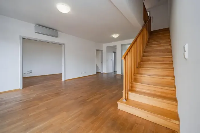 Pronájem bytu 4+1, Praha - Smíchov, Štefánikova, 147 m2