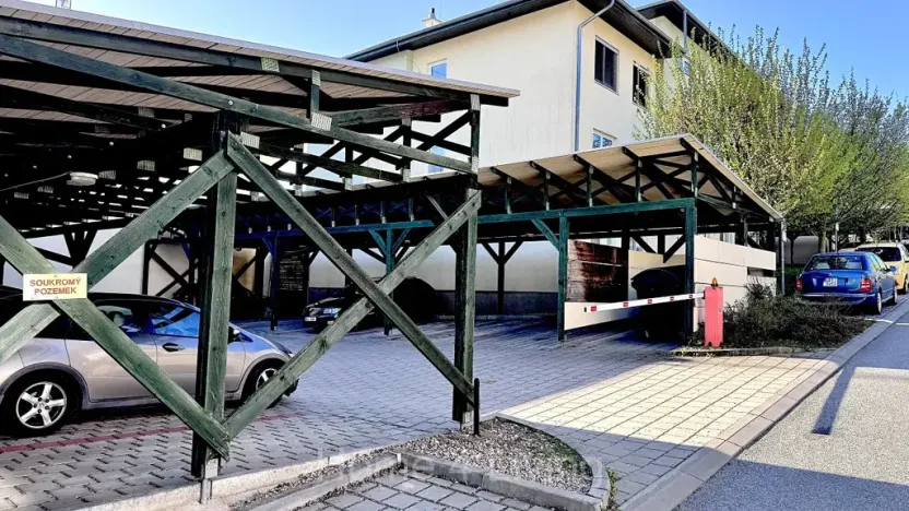 Pronájem garážového stání, Brno, Bešůvka, 18 m2