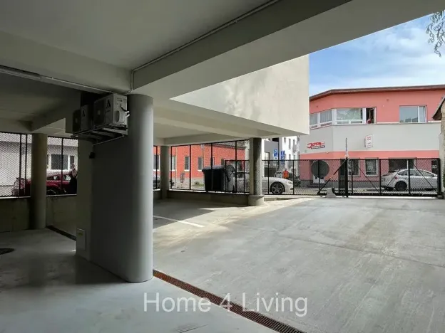 Pronájem garážového stání, Brno, Košinova, 18 m2