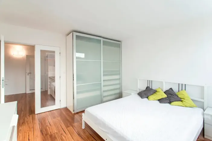 Pronájem bytu 2+kk, Praha - Karlín, Molákova, 42 m2