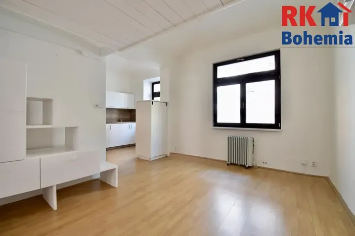 Pronájem bytu 1+kk, Praha - Břevnov, Na Petynce, 29 m2