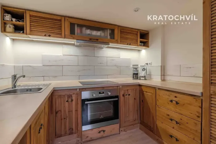 Pronájem bytu 1+kk, Praha - Bubeneč, Korunovační, 32 m2