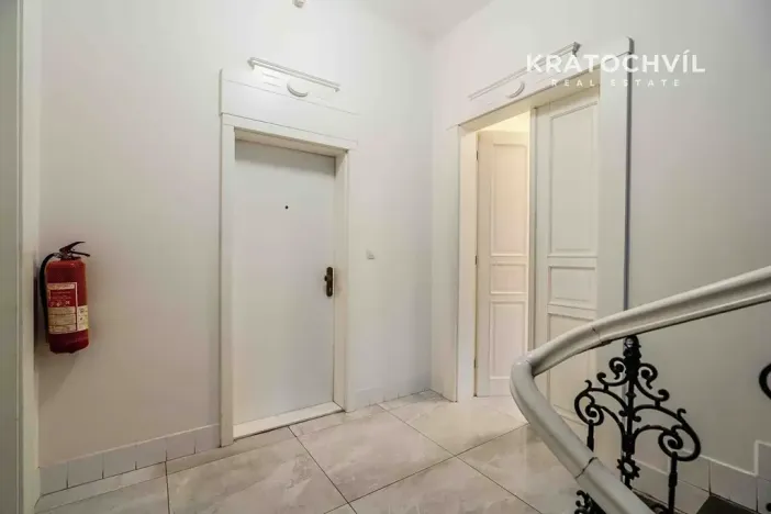 Pronájem bytu 1+kk, Praha - Bubeneč, Korunovační, 32 m2
