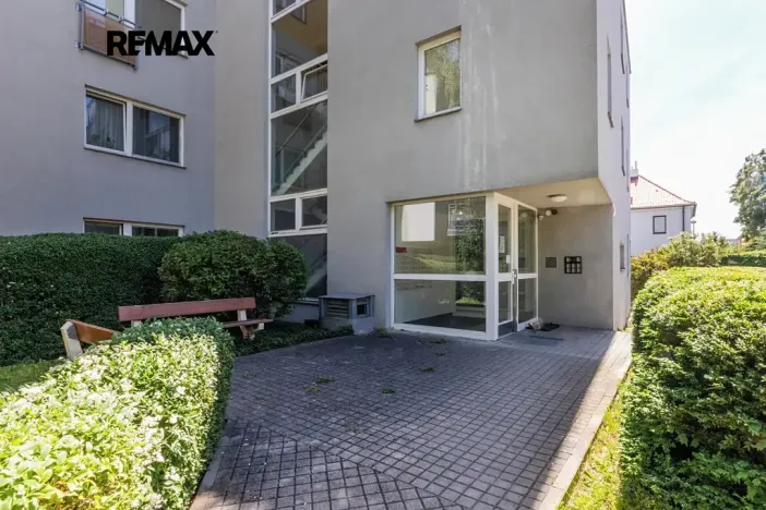 Prodej garážového stání, Praha - Břevnov, Rejchova, 12 m2