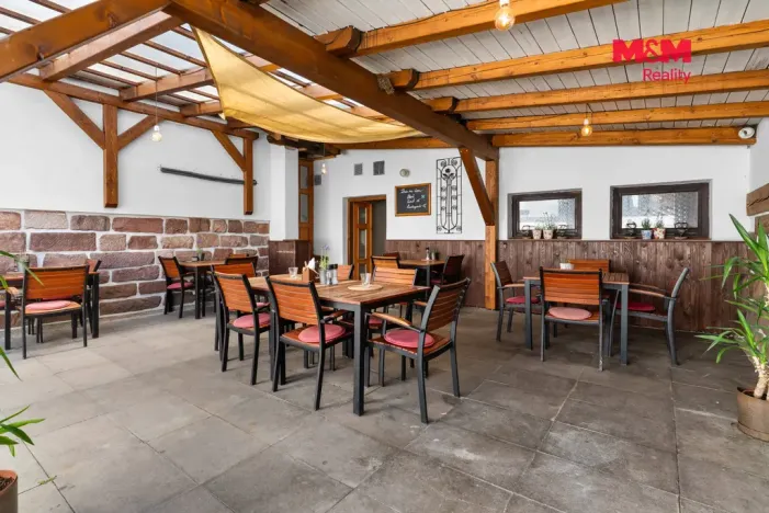 Prodej ubytování, Lomnice nad Popelkou, Poděbradova, 600 m2
