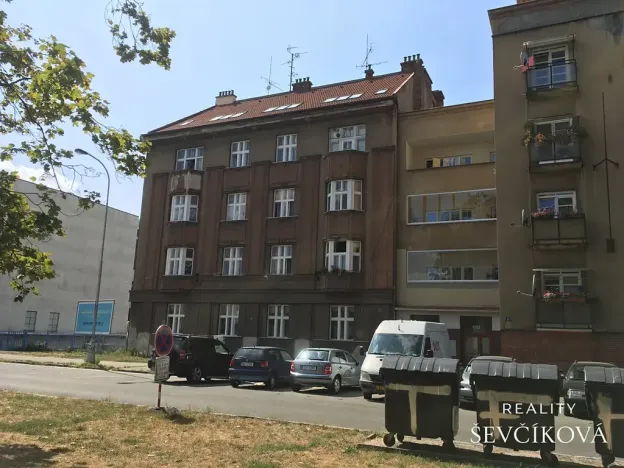 Pronájem atypického bytu, Hradec Králové, Smetanovo nábřeží, 65 m2