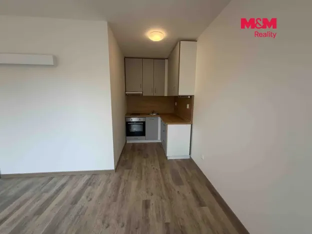 Pronájem bytu 1+kk, Český Brod, Langova, 28 m2