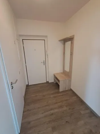 Pronájem bytu 1+kk, Praha - Hloubětín, Za černým mostem, 42 m2