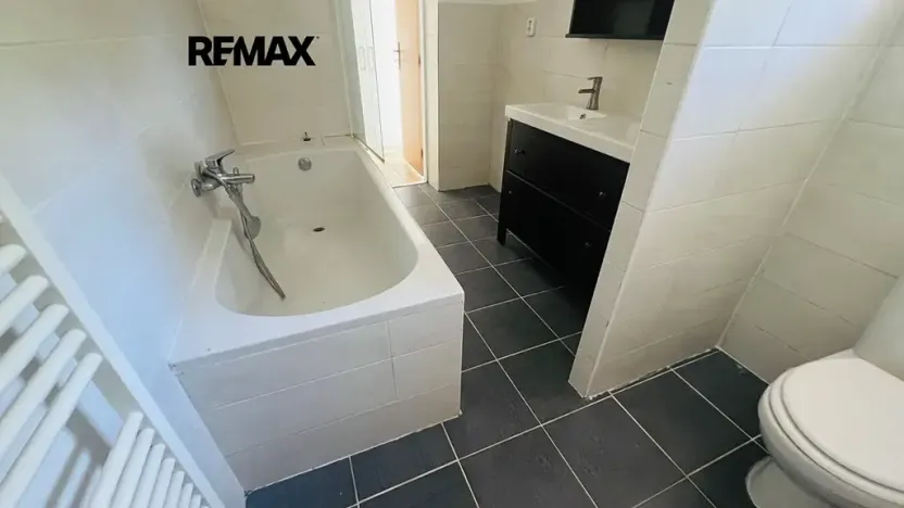 Pronájem rodinného domu, Milovice, 100 m2