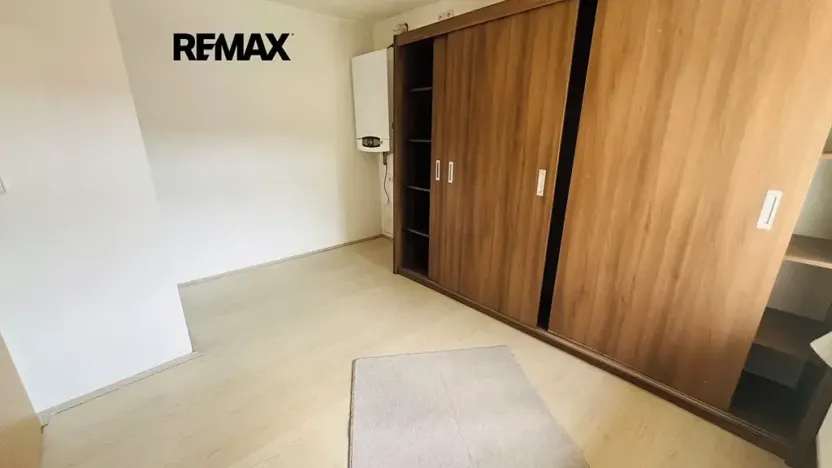 Pronájem rodinného domu, Milovice, 100 m2